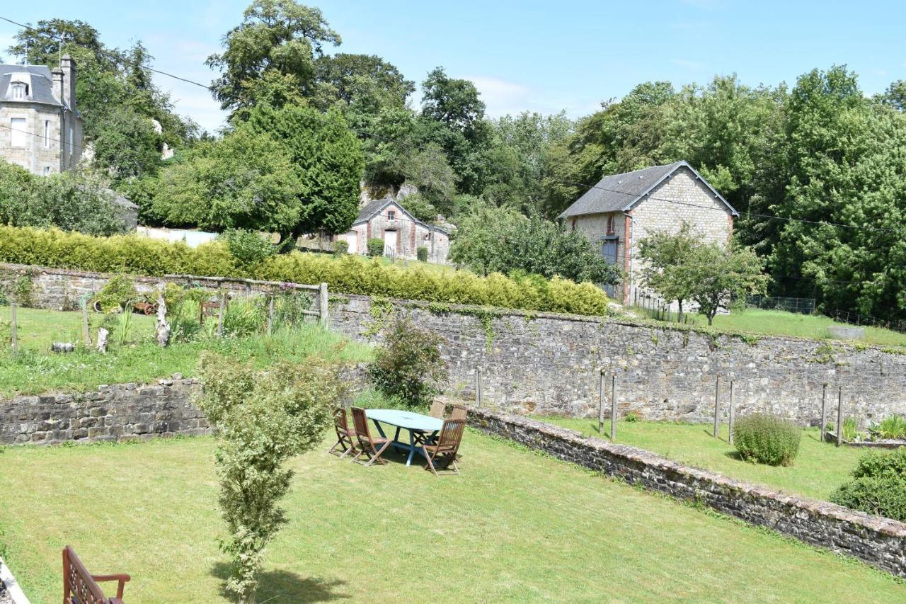 Gites In Le Neufbourg -Mortain Luaran gambar