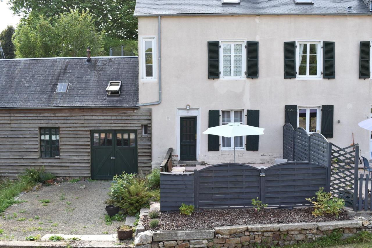 Gites In Le Neufbourg -Mortain Luaran gambar